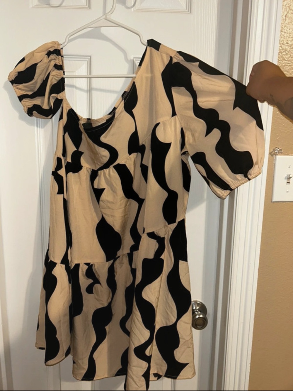 SHEIN Beige and Black Abstract Tiered Mini Dress